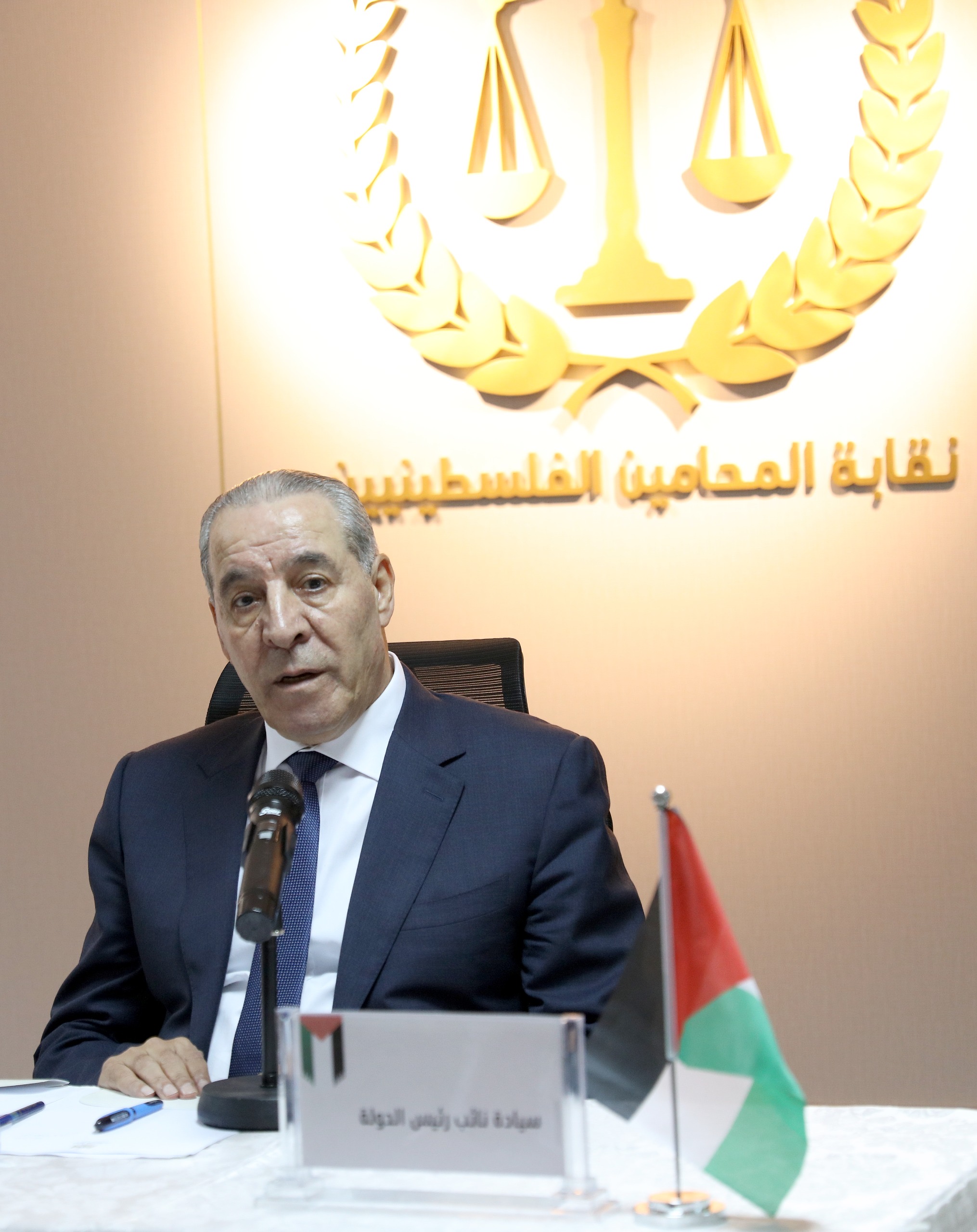 الشيخ خلال الاجتماع